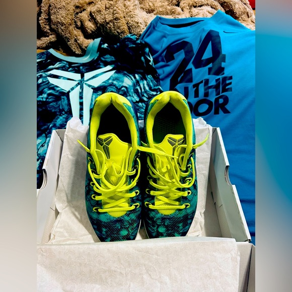 Nike “ Kobe Bundle” 2 Tees/ Kobe Easter Sneakers